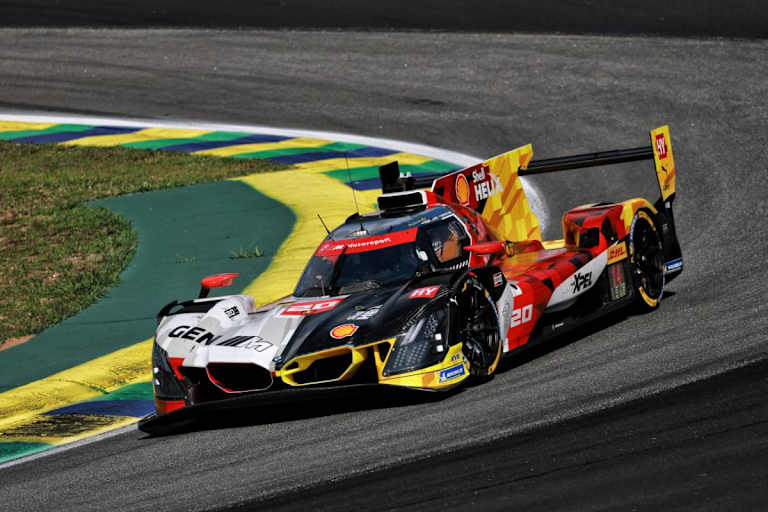 Der BMW M Hybrid V8 in Interlagos