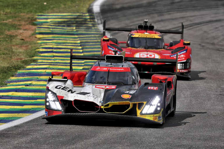 Der BMW M Hybrid V8 von Frijns/Rast/van der Linde