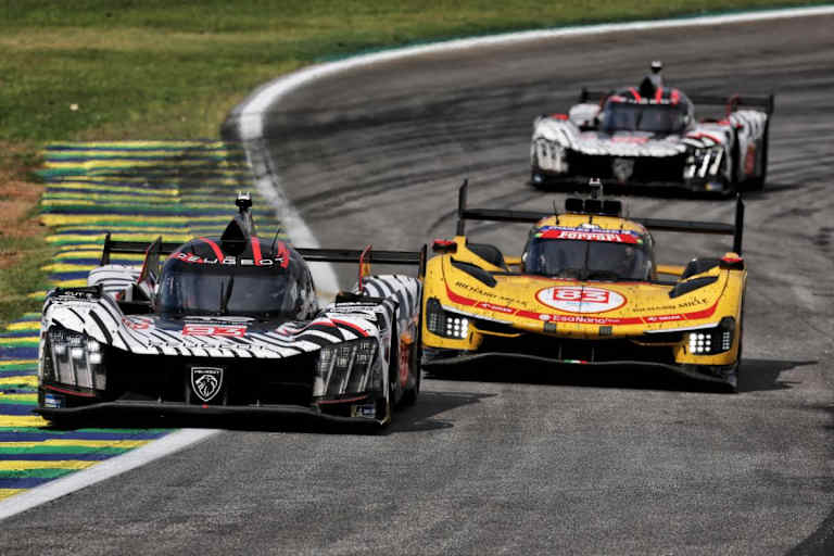 Der Peugeot 9X8 und der Ferrari 499P