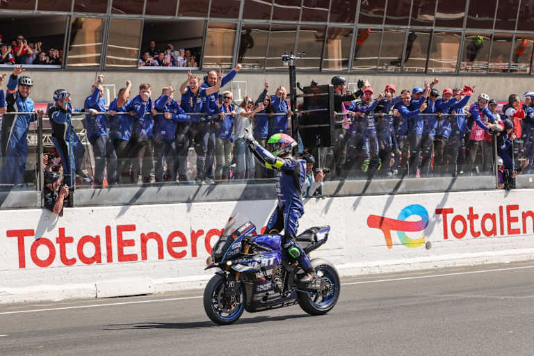 Marvin Fritz bei der Zieldurchfahrt in Le Mans