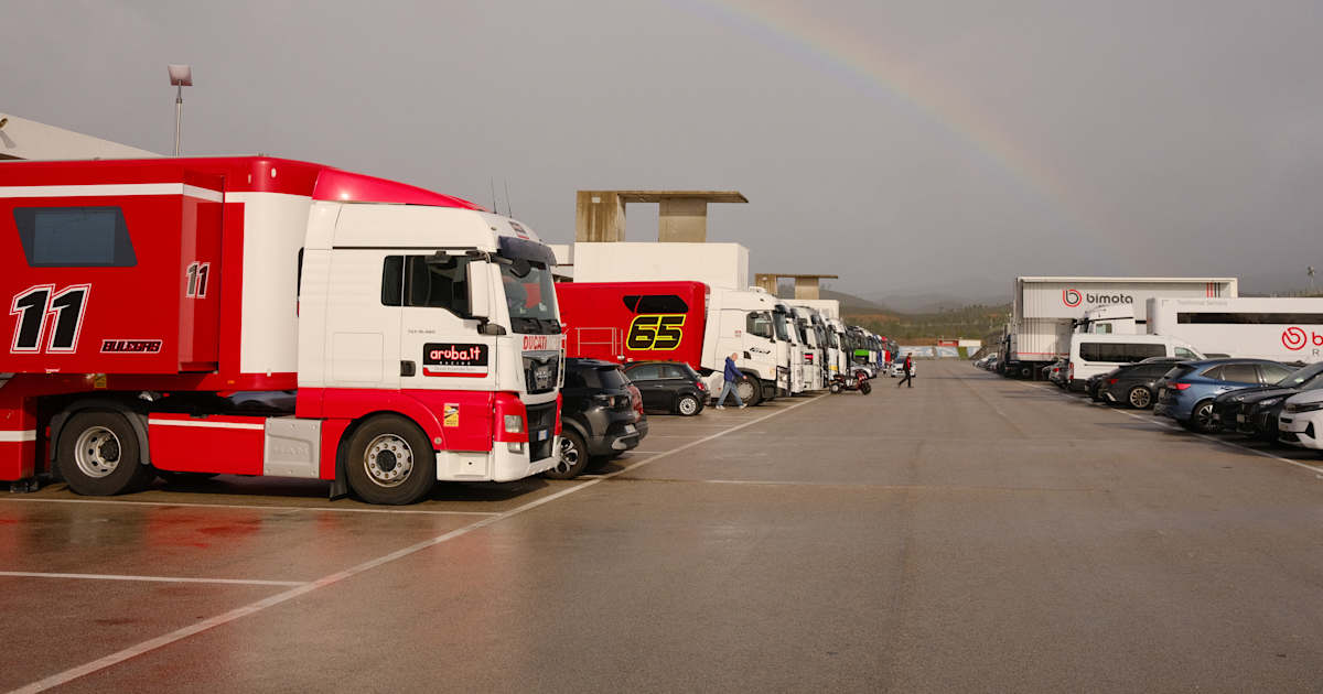 Bisher-kaum-Fahrbetrieb-Unwetter-bremst-Superbike-WM-Test-in-Portimao-aus