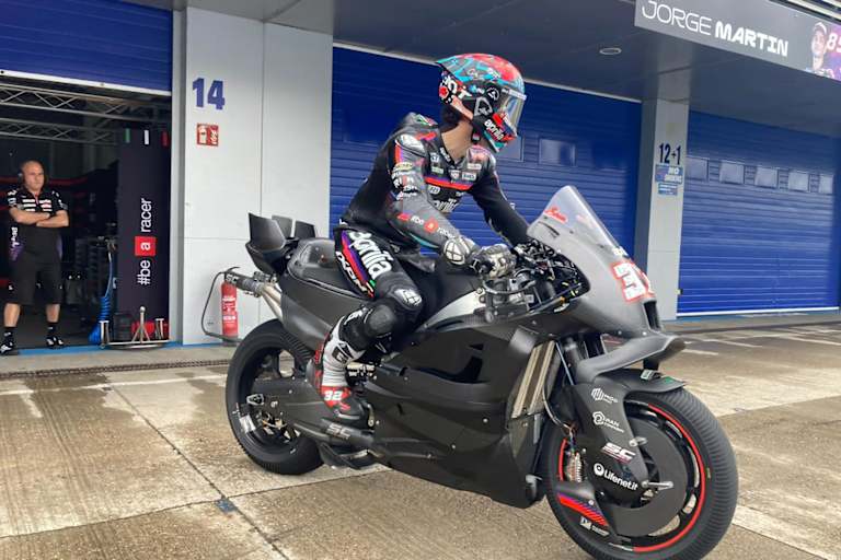 Lorenzo Savadori mit dem 850-ccm-Bike aus Noale