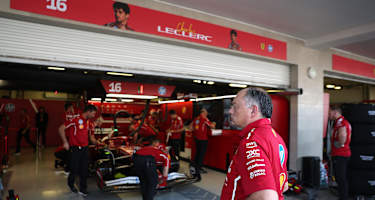 Fred Vasseur vor der Ferrari-Garage