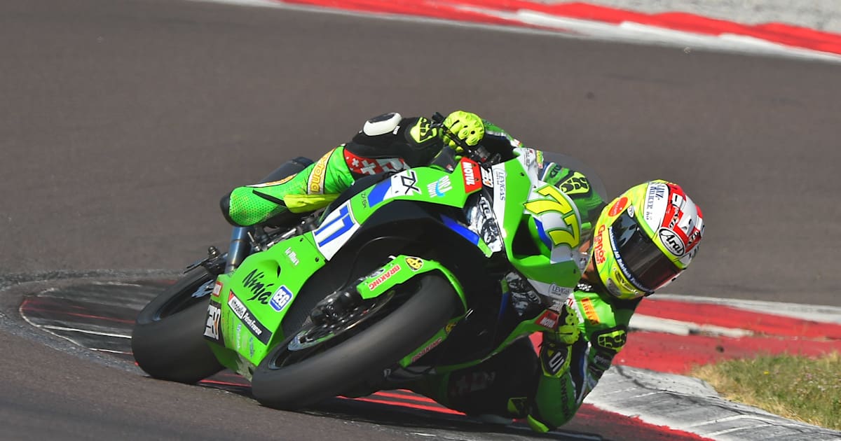 Dominique-Aegerter-Kawasaki-Zwei-hei-e-Testtage-auf-dem-Cremona-Circuit