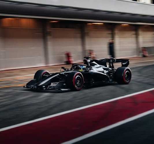 Später Auftritt: Der Aston Martin AMR26 zog alle Blicke auf sich