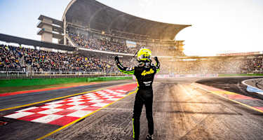 DTM-Champion Thomas Preining jubelt nach dem Titelgewinn