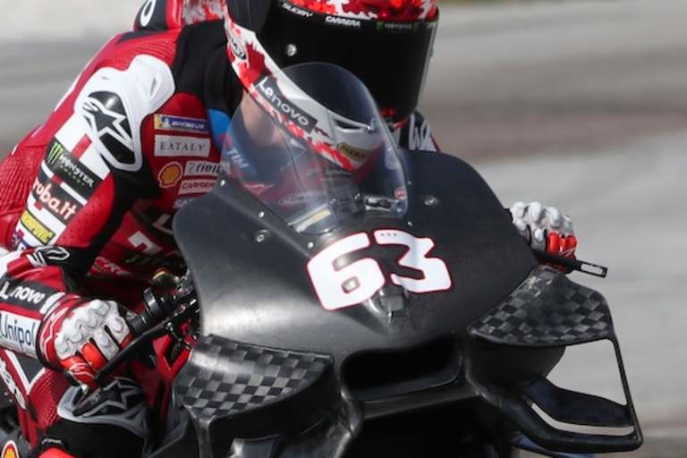 Ducati-Werksfahrer Bagnaia testete ein neue Aerodynamik, Platz 8