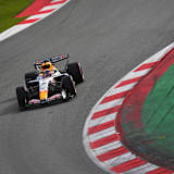 Liam Lawson im Rennwagen der Racing Bulls