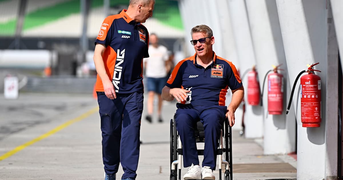 Pit-Beirer-Gelassen-und-hochzufrieden-nach-Auftritt-des-KTM-RC16-Quartetts