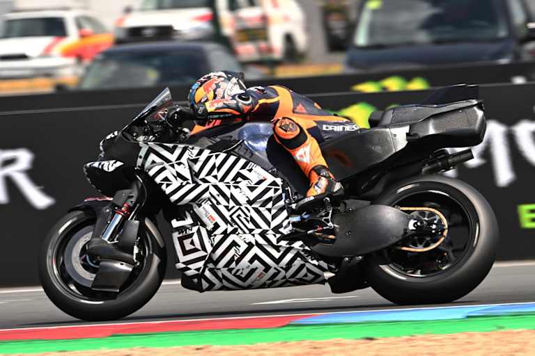Die neue KTM mit 850er-Motor und Pirelli-Reifen