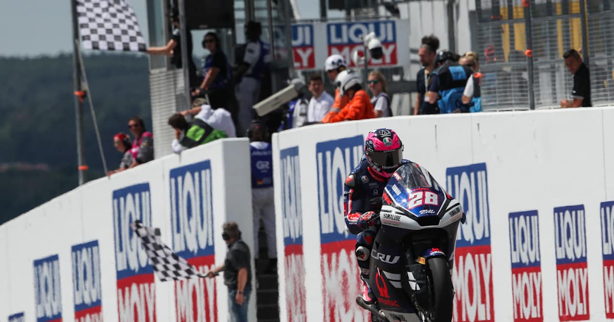 Izan-Guevara-3-Eines-der-h-rtesten-Rennen-das-Bike-rutschte-berall-