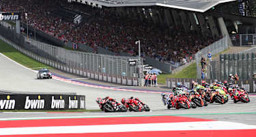 Marco Bezzecchi führte das MotoGP-Feld in die erste Kurve des Red Bull Ring