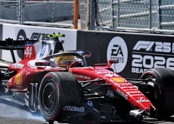 Lewis Hamilton mit kaputtem Ferrari