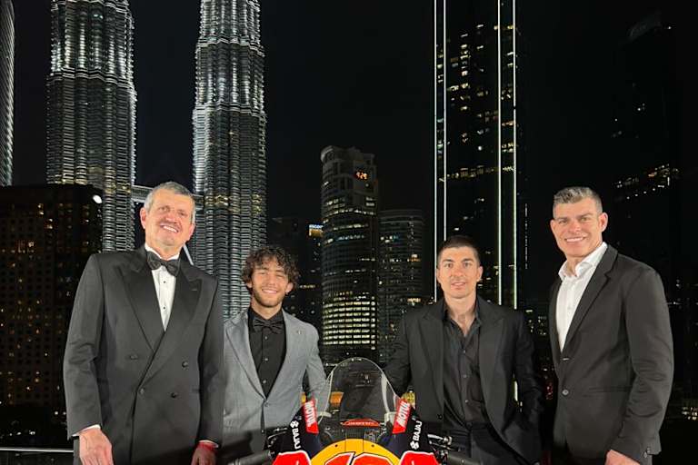 Tech3: Günther Steiner, Enea Bastianini, Maverick Vinales und Nico Guyon