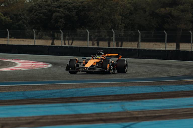 Leo Fornaroli durfte in Le Castellet Erfahrungskilometer im MCL39 sammeln