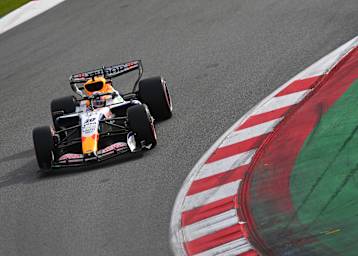 Liam Lawson im Rennwagen der Racing Bulls