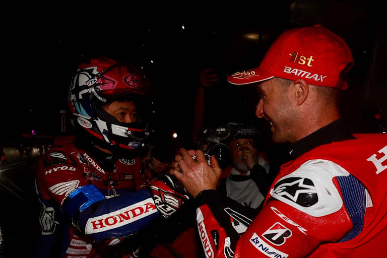 Jonathan Rea gratulierte Teamkollege Takumi Takahashi