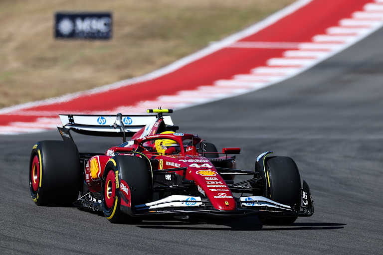 Lewis Hamilton mit seinem Ferrari