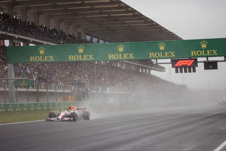 Regenschlacht beim Türkei-GP 2021: Sergio Perez im Red Bull Racing-Boliden