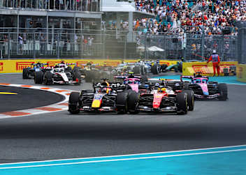 Max Verstappen gegen Lewis Hamilton