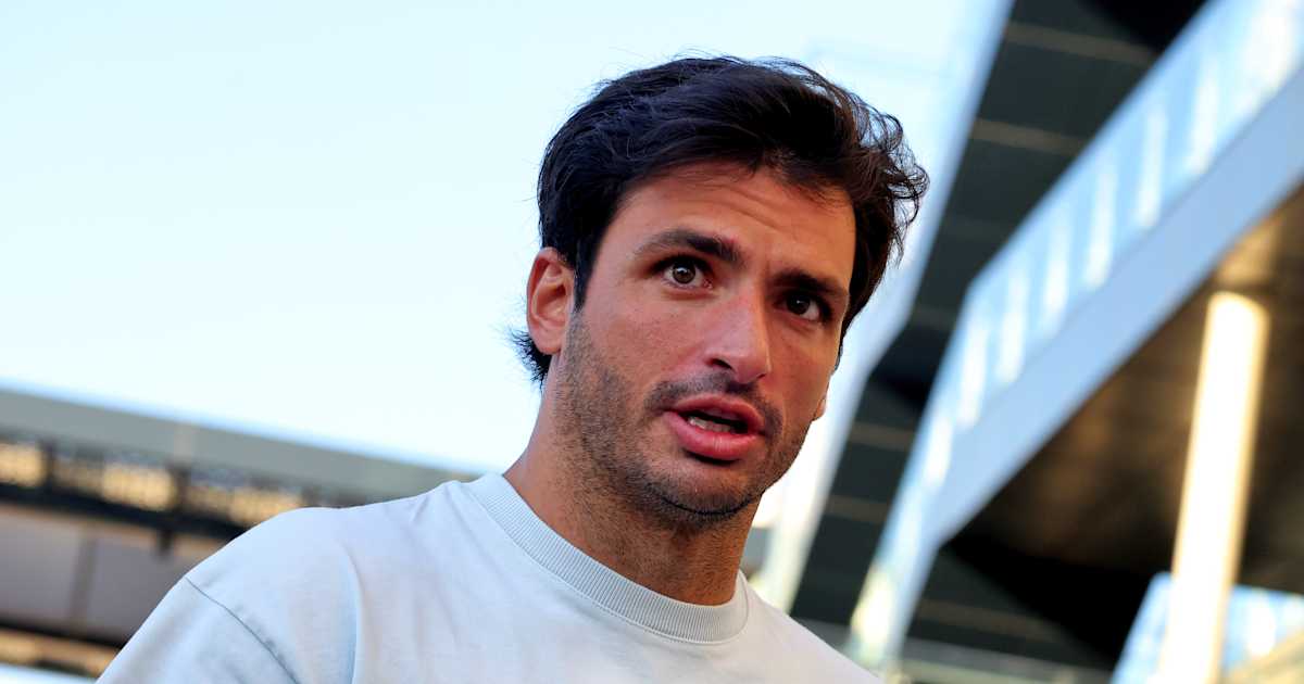 Williams-Pilot-Carlos-Sainz-Nette-Message-an-Papa-Sainz-vor-Rallye-Dakar