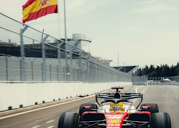 Lewis Hamilton mit seinem Ferrari auf dem Madring