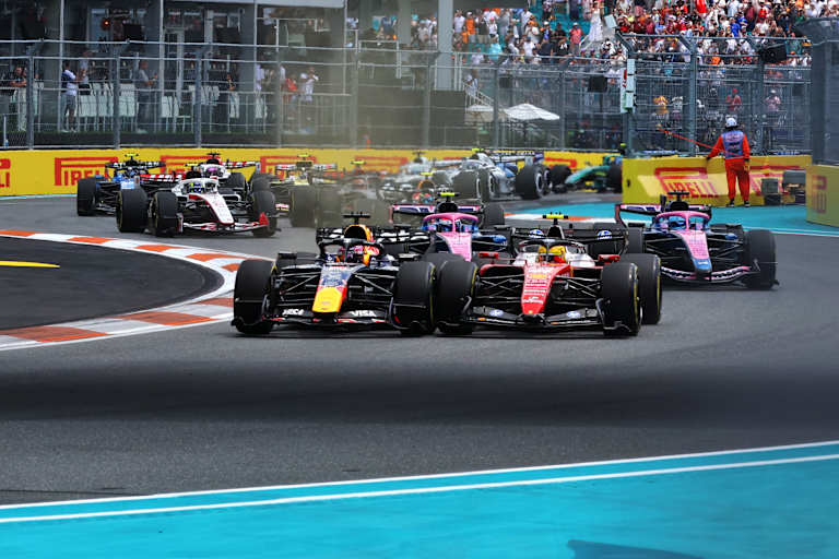 Max Verstappen gegen Lewis Hamilton