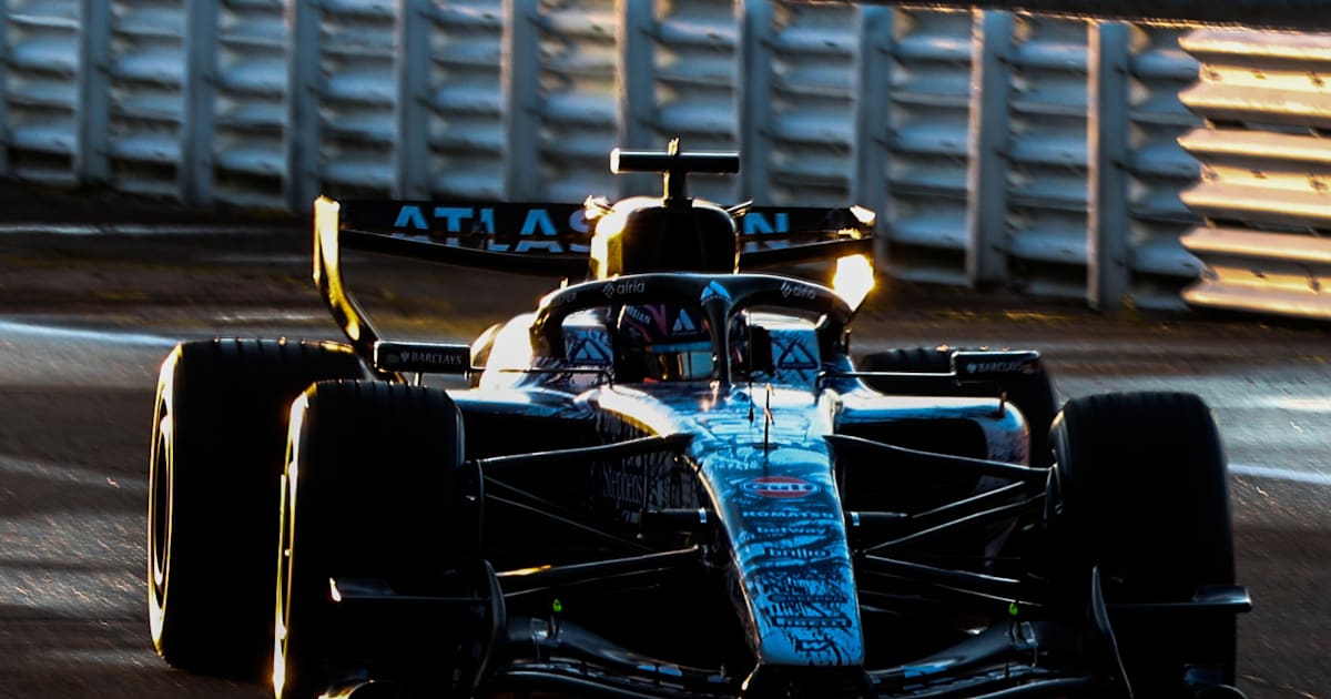 Endlich-Williams-mit-dem-FW48-von-Carlos-Sainz-und-Alex-Albon-auf-der-Bahn