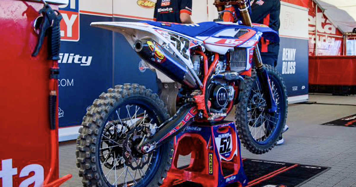 Beta-Werksfahrer-Mitchell-Oldenburg-Elle-und-Speiche-gebrochen