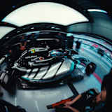 George Russell geht für eine weitere Runde auf die Bahn