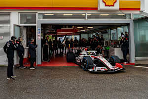Ollie Bearman rückte auf der Ferrari-Hausstrecke in Fiorano im VF-26 aus