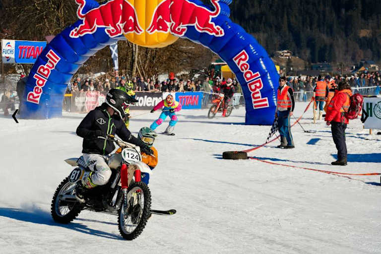 Das Skijöring in Gosau bietet beste Unterhaltung