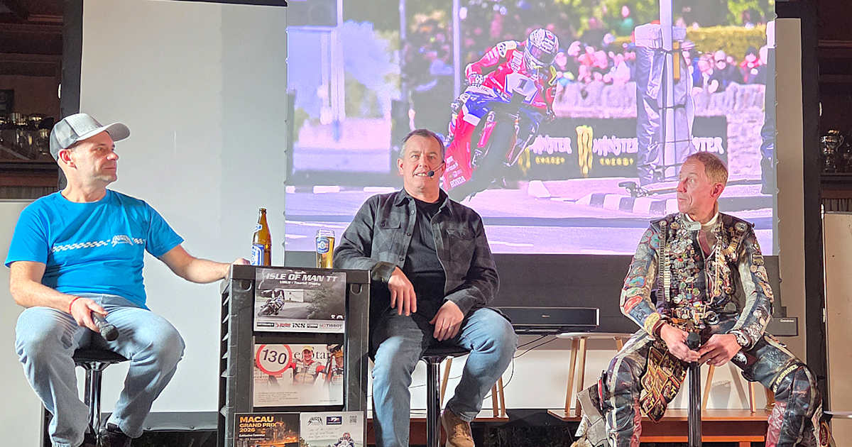 L-sst-TT-Legende-John-McGuinness-bei-der-Classic-TT-die-Bombe-platzen-