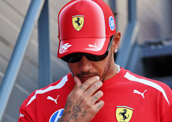 Lewis Hamilton grübelt