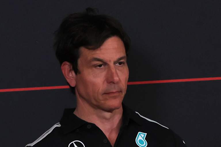 Toto Wolff weiss: Das Mercedes-Team arbeitet mit Hochdruck an den Problemen