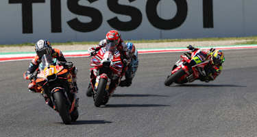Pedro Acosta vor Pecco Bagnaia