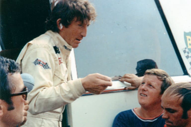 Jochen Rindt und Manfred Kessler (blaues Shirt)