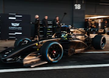 Erster Funktionstest von Cadillac – am Lenkrad sitzt hier Sergio Pérez