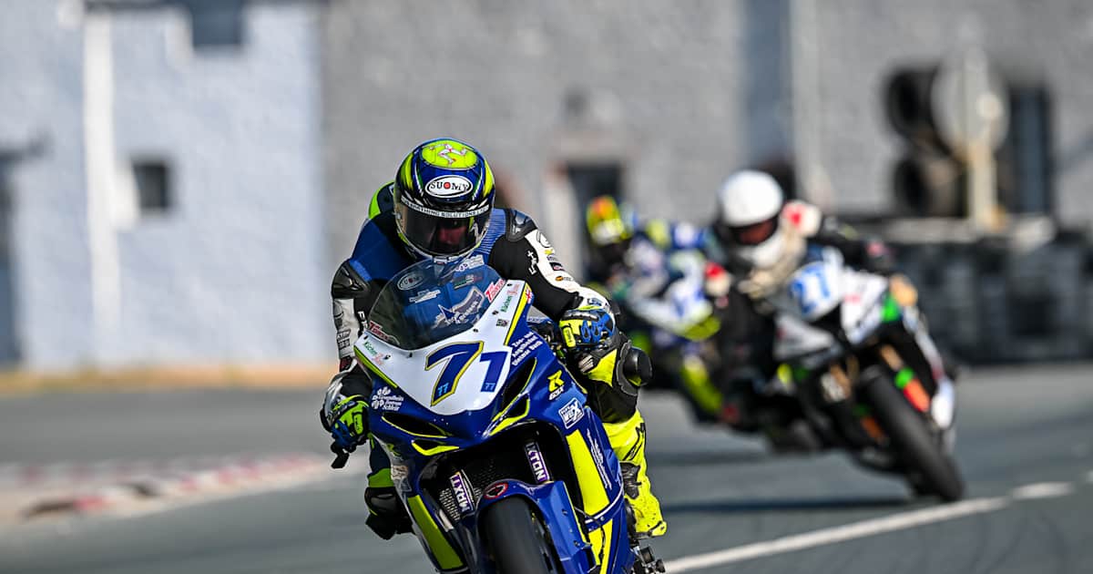 IRRC-Supersport-1-Marek-Cerveny-siegt-Gary-Johnson-verfehlt-Podium-knapp