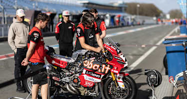 Der Umgang mit den Fahrhilfen der Panigale V4R erfordert Eingewöhnung
