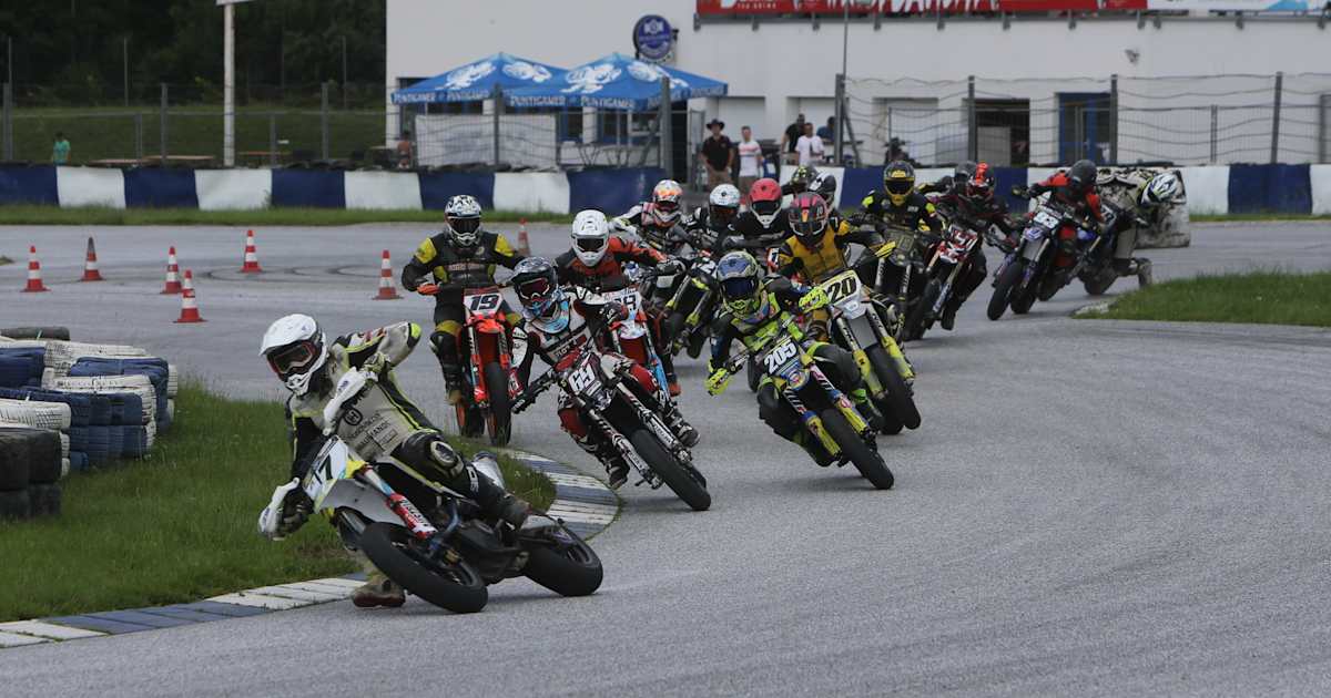 Supermoto-M-Greinbach-Buschberger-und-Bauer-grillen-die-Konkurrenz