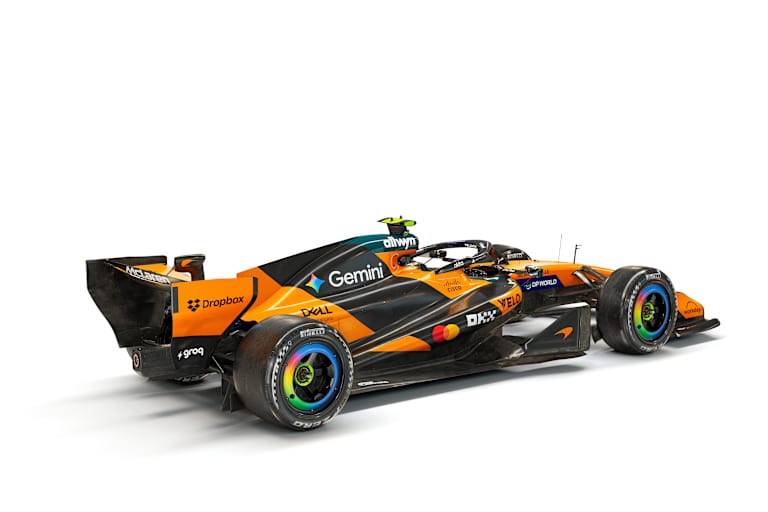 Den beiden Fahrern gefällt die neue Lackierung