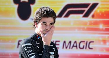 Lance Stroll, wie immer prächtig gelaunt vor dem Gang zu den Journalisten