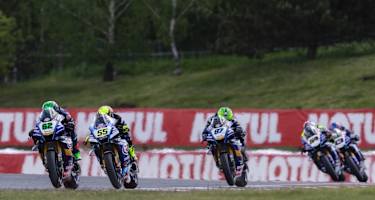 Yamaha macht einen größten Teil des Superbike-Fahrerlagers aus