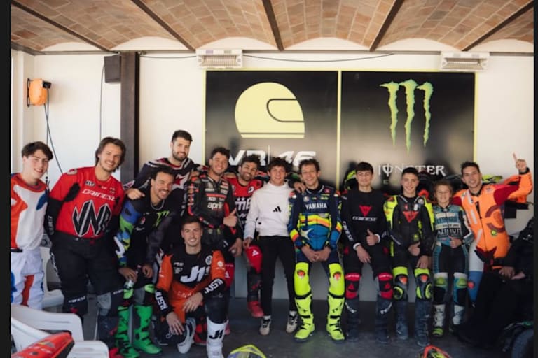 Kimi Antonelli und Valentino Rossi auf der VR46-Moto-Ranch