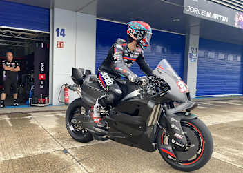 Lorenzo Savadori mit dem 850-ccm-Bike aus Noale