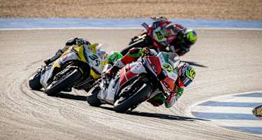 Axel Bassani vor den Ducati-Piloten Baldassarri und Bautista