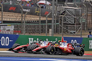 Lewis Hamilton lieferte sich in China ein enges Duell mit Charles Leclerc