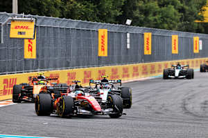 Charles Leclerc vor Kimi Antonelli und Lando Norris