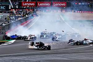 Der Unfall von Zhou Guanyu in Silverstone 2022